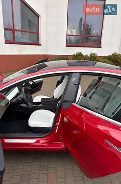 Седан Tesla Model 3 2018 в Луцке