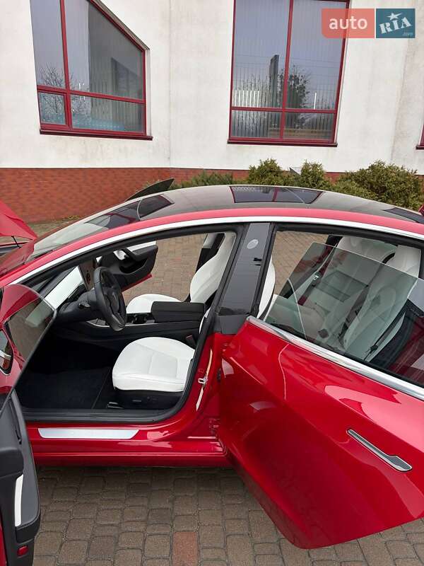 Седан Tesla Model 3 2018 в Луцьку