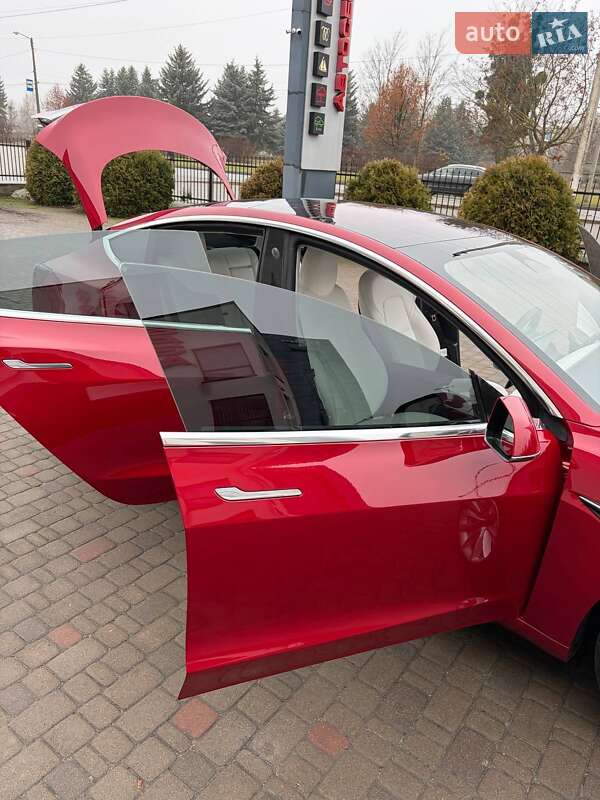 Седан Tesla Model 3 2018 в Луцьку