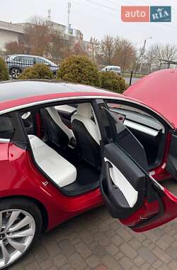 Седан Tesla Model 3 2018 в Луцке