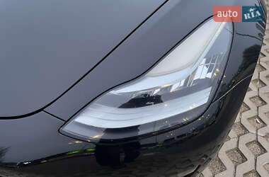 Седан Tesla Model 3 2019 в Киеве