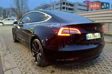 Седан Tesla Model 3 2019 в Киеве