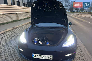 Седан Tesla Model 3 2019 в Киеве