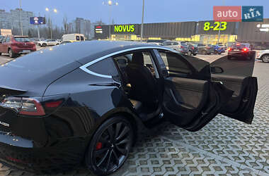 Седан Tesla Model 3 2019 в Киеве