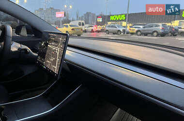Седан Tesla Model 3 2019 в Киеве