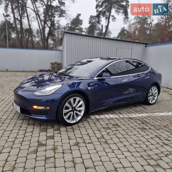Седан Tesla Model 3 2019 в Смеле