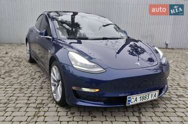 Седан Tesla Model 3 2019 в Смілі
