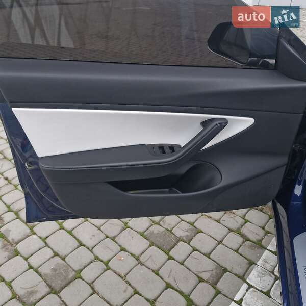 Седан Tesla Model 3 2019 в Смеле