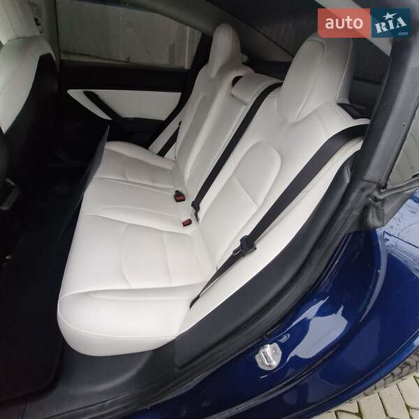 Седан Tesla Model 3 2019 в Смеле