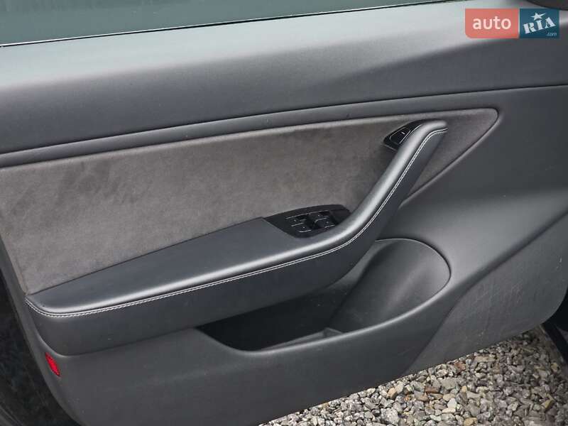 Седан Tesla Model 3 2018 в Тернополе