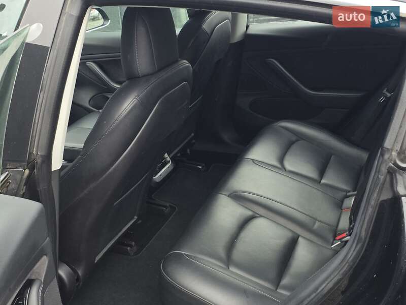 Седан Tesla Model 3 2018 в Тернополе