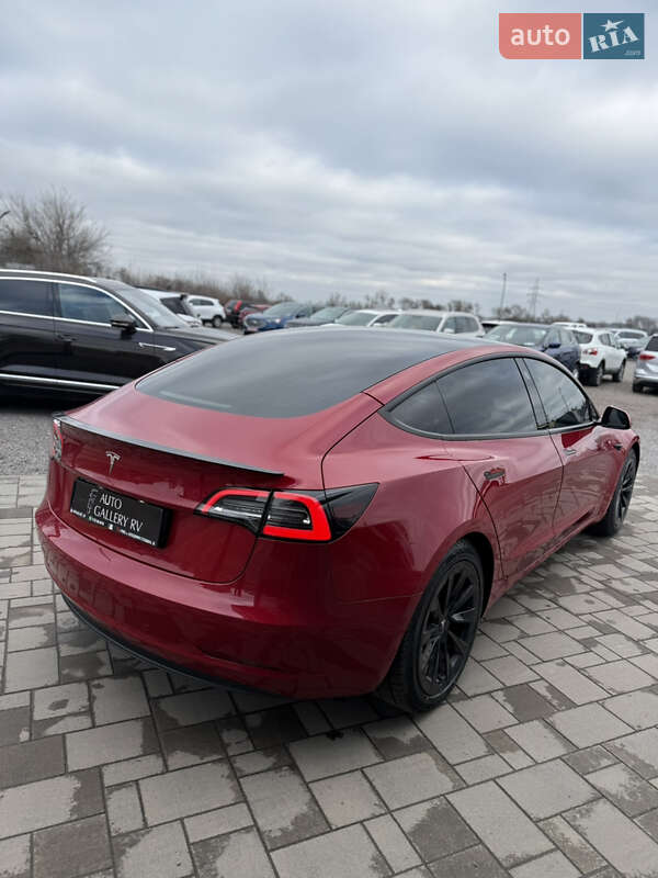 Седан Tesla Model 3 2022 в Ровно