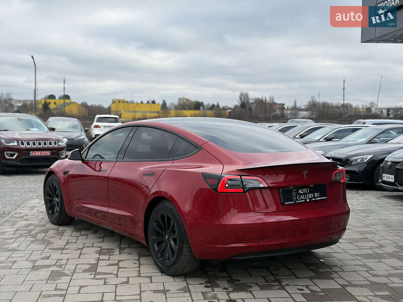 Седан Tesla Model 3 2022 в Ровно