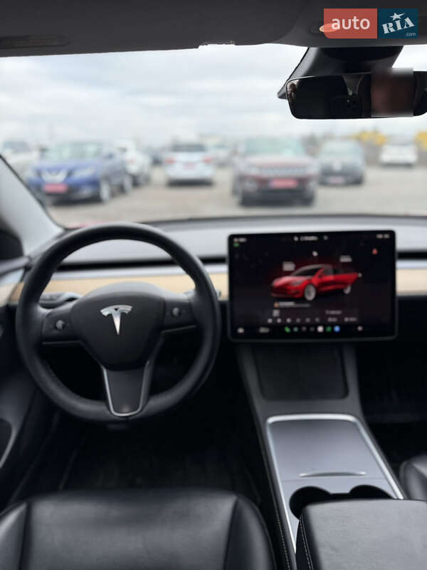 Седан Tesla Model 3 2022 в Ровно