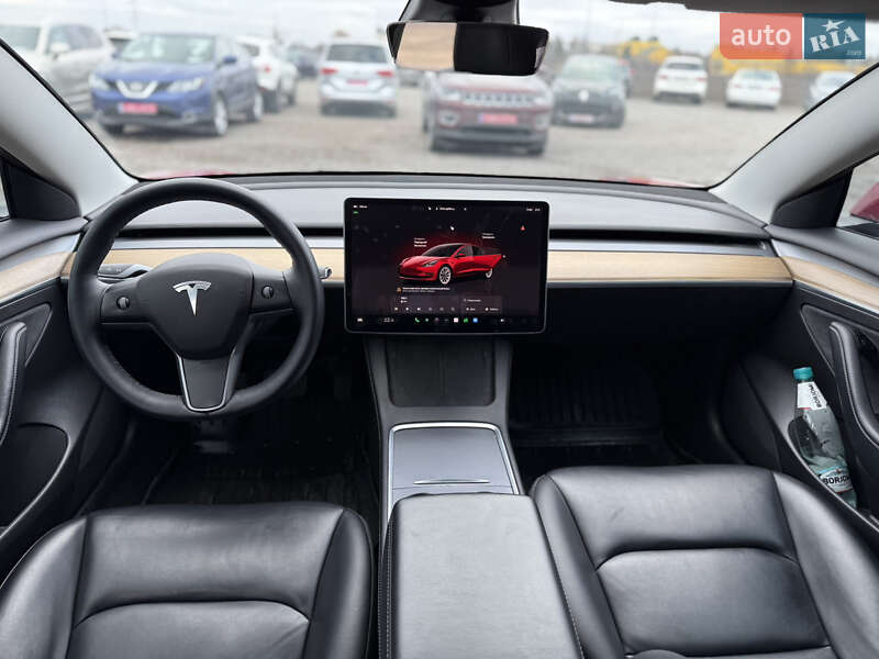 Седан Tesla Model 3 2022 в Ровно