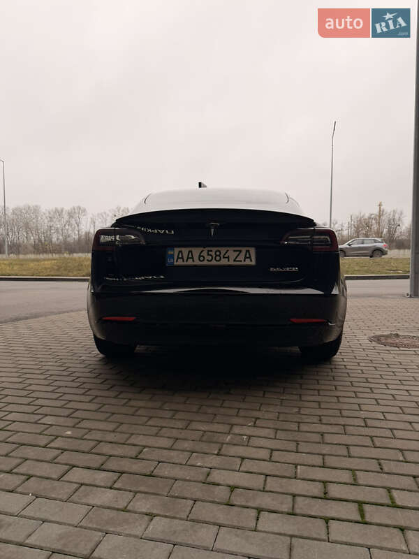 Седан Tesla Model 3 2022 в Киеве