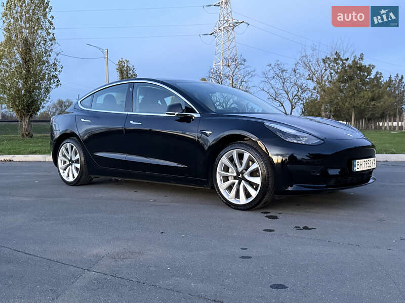 Седан Tesla Model 3 2019 в Ізмаїлі