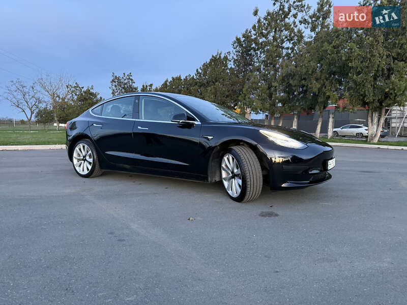 Седан Tesla Model 3 2019 в Ізмаїлі