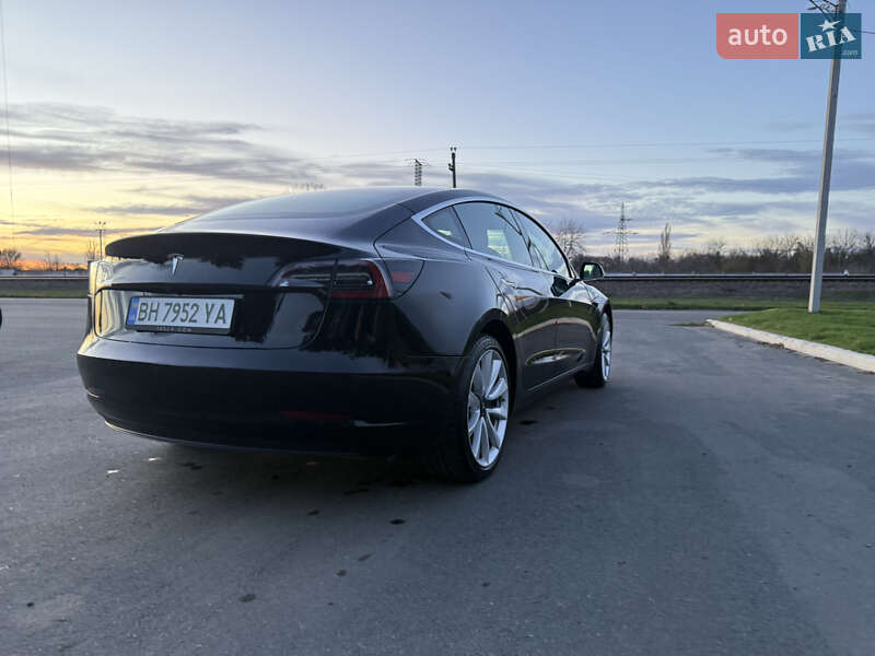 Седан Tesla Model 3 2019 в Ізмаїлі