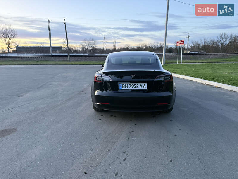 Седан Tesla Model 3 2019 в Ізмаїлі