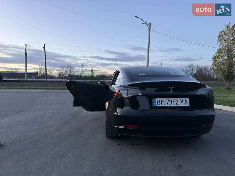 Седан Tesla Model 3 2019 в Ізмаїлі