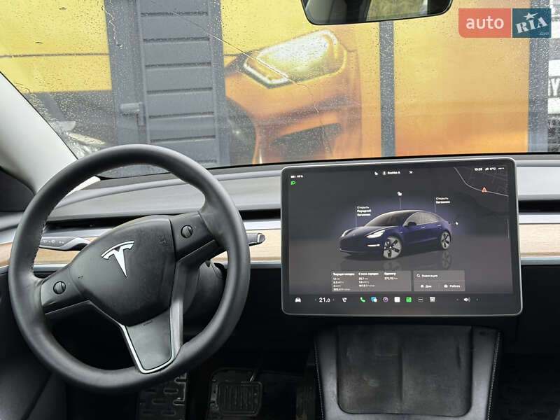 Седан Tesla Model 3 2022 в Стрию
