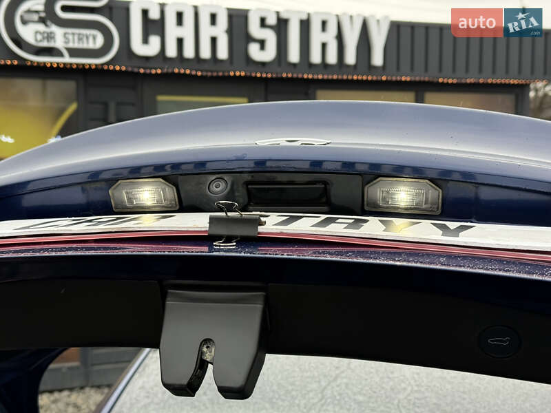 Седан Tesla Model 3 2022 в Стрию