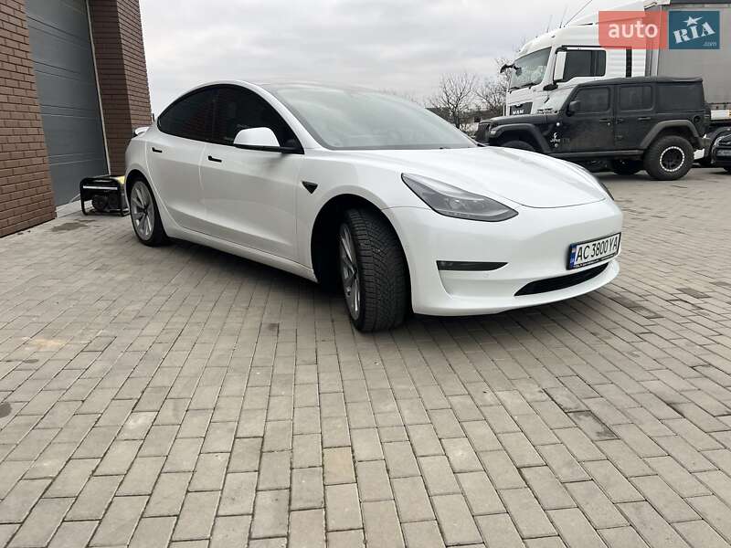Седан Tesla Model 3 2021 в Луцке