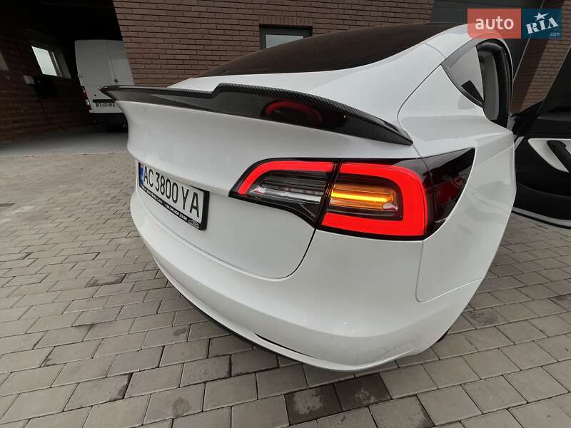 Седан Tesla Model 3 2021 в Луцке