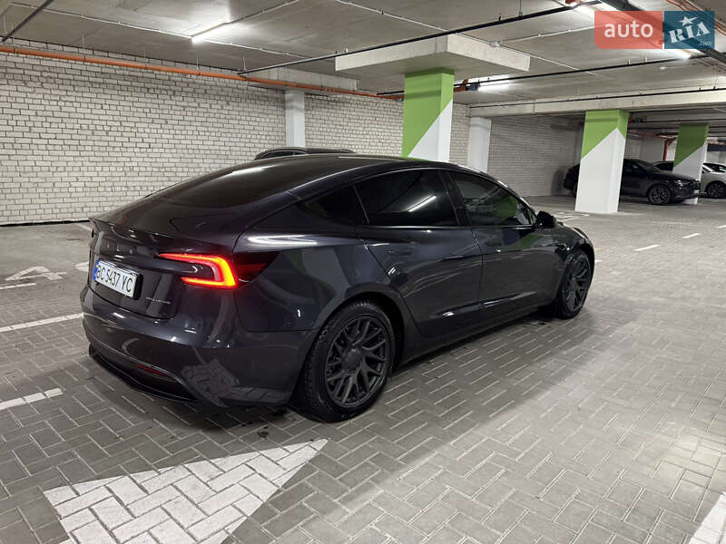 Седан Tesla Model 3 2023 в Львове
