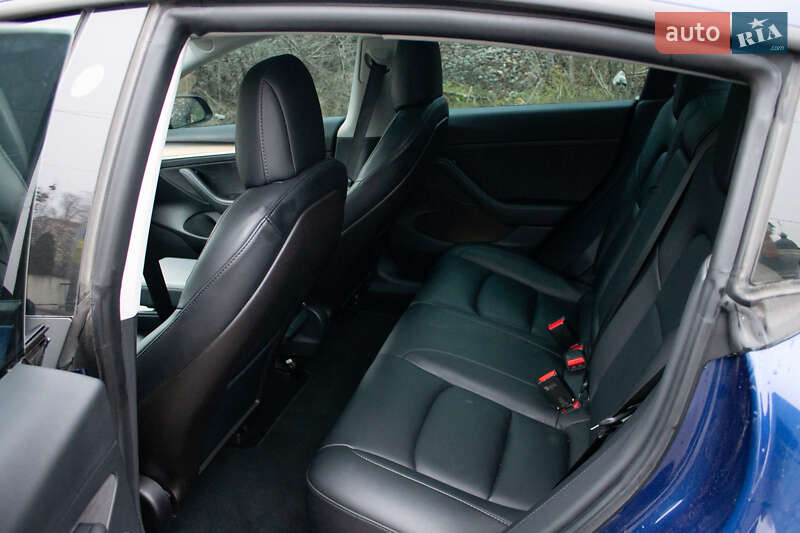 Седан Tesla Model 3 2021 в Києві