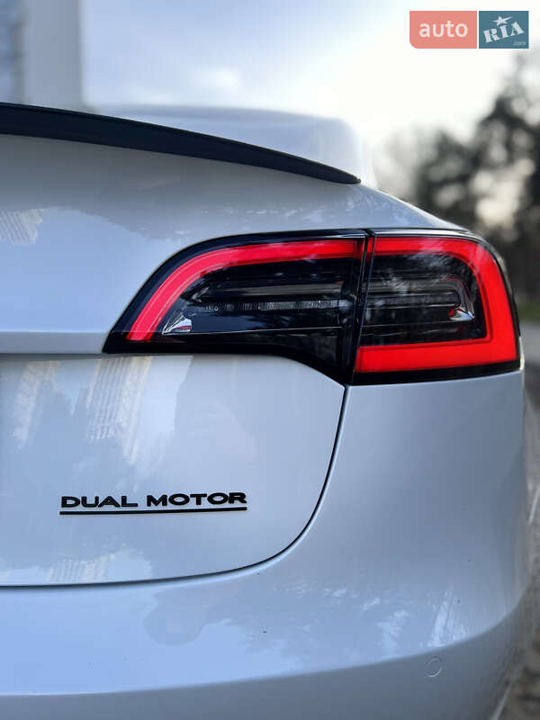 Седан Tesla Model 3 2018 в Киеве фото 16 Седан Tesla Model 3 2018 в Киеве