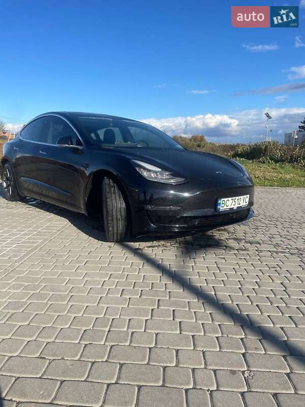 Седан Tesla Model 3 2019 в Львові
