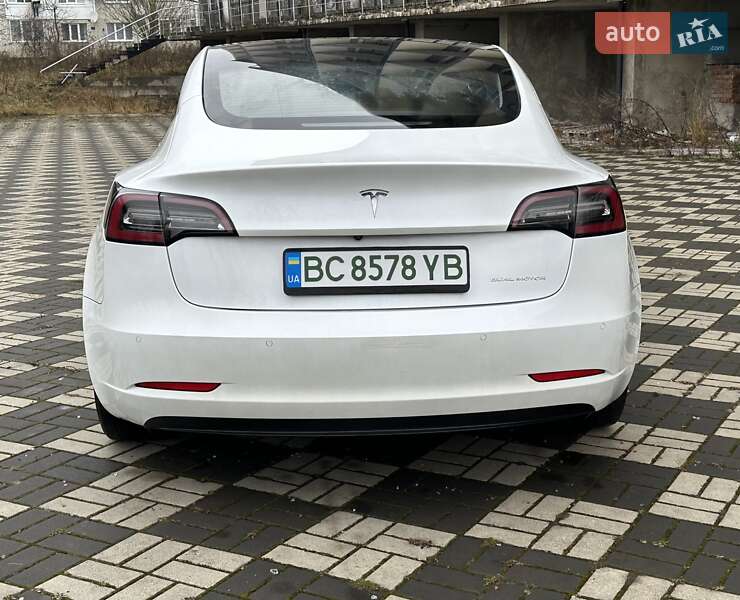 Седан Tesla Model 3 2020 в Буске