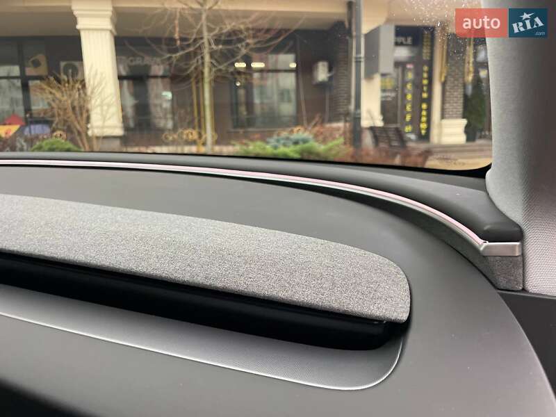 Седан Tesla Model 3 2024 в Києві