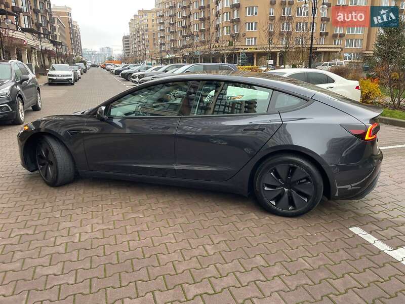 Седан Tesla Model 3 2024 в Києві