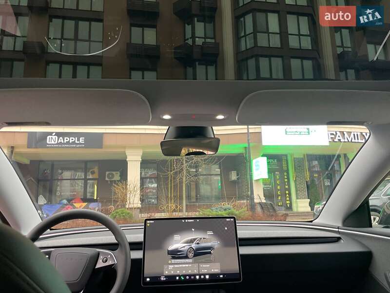 Седан Tesla Model 3 2024 в Києві