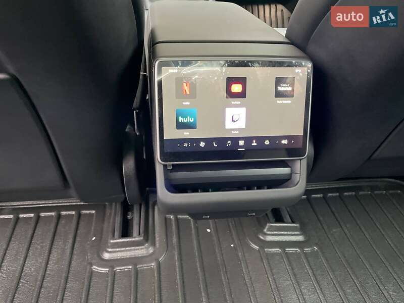 Седан Tesla Model 3 2024 в Києві