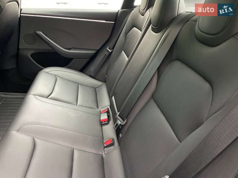 Седан Tesla Model 3 2024 в Києві