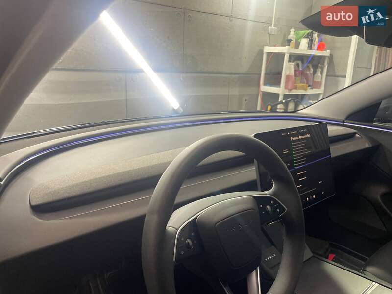 Седан Tesla Model 3 2024 в Києві
