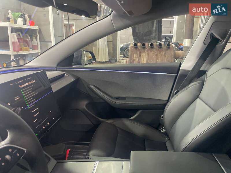 Седан Tesla Model 3 2024 в Києві