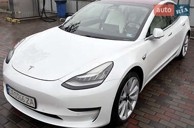 Седан Tesla Model 3 2018 в Черкассах