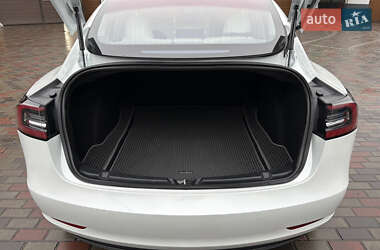 Седан Tesla Model 3 2018 в Черкассах