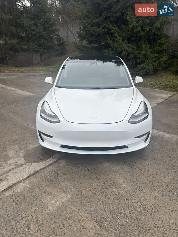 Седан Tesla Model 3 2019 в Львове