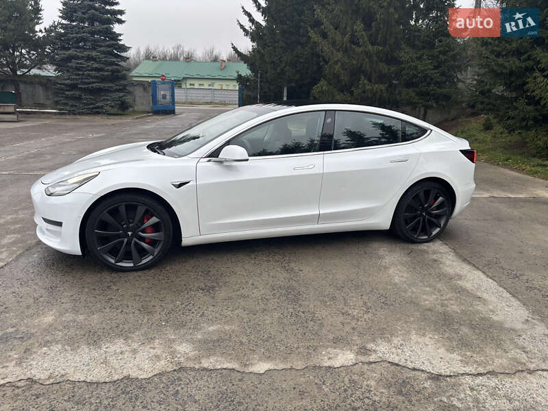 Седан Tesla Model 3 2019 в Львове