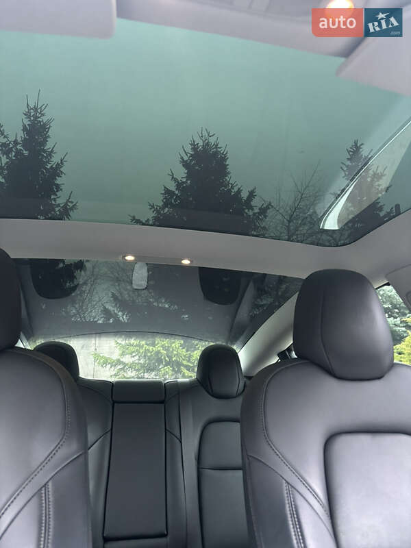 Седан Tesla Model 3 2019 в Львове