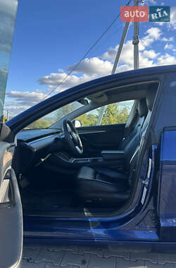 Седан Tesla Model 3 2022 в Львове
