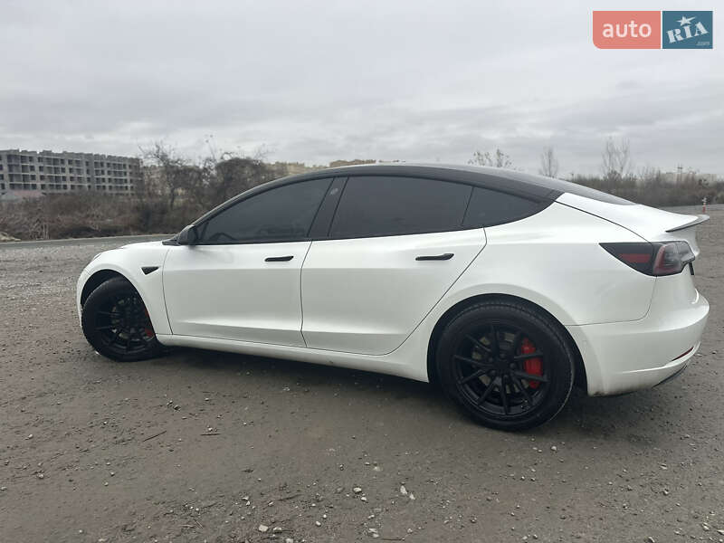 Седан Tesla Model 3 2022 в Киеве
