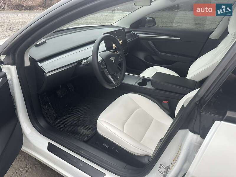 Седан Tesla Model 3 2022 в Киеве