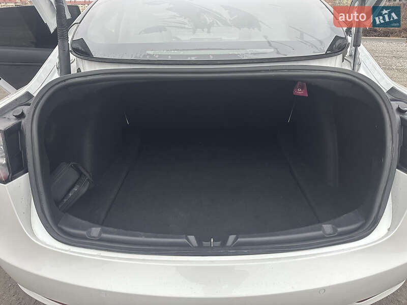 Седан Tesla Model 3 2022 в Киеве
